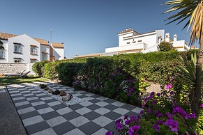 Spacious Chalet Close to the Beach