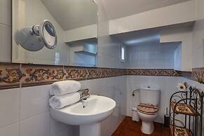 Spacious Chalet Close to the Beach