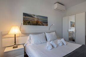 Spacious Chalet Close to the Beach