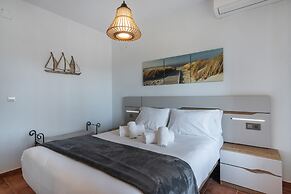 Spacious Chalet Close to the Beach