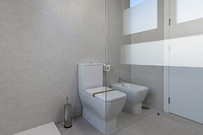 New Apartment With Sea Views