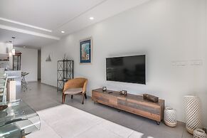 New Apartment With Sea Views