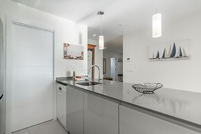 New Apartment With Sea Views