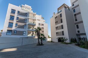 Beachfront and Family Apartment