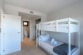 Modern Apartment With Shared Pool