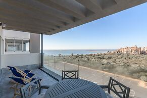 Modern Apartment With Shared Pool