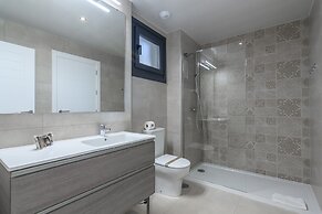 Modern Apartment With Shared Pool