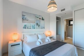 Modern Apartment With Shared Pool