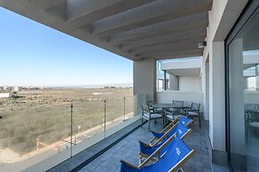 Modern Apartment With Shared Pool