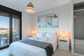 Modern Apartment With Shared Pool