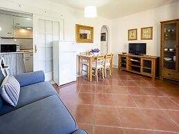 Cozy Getaway With Pool Access