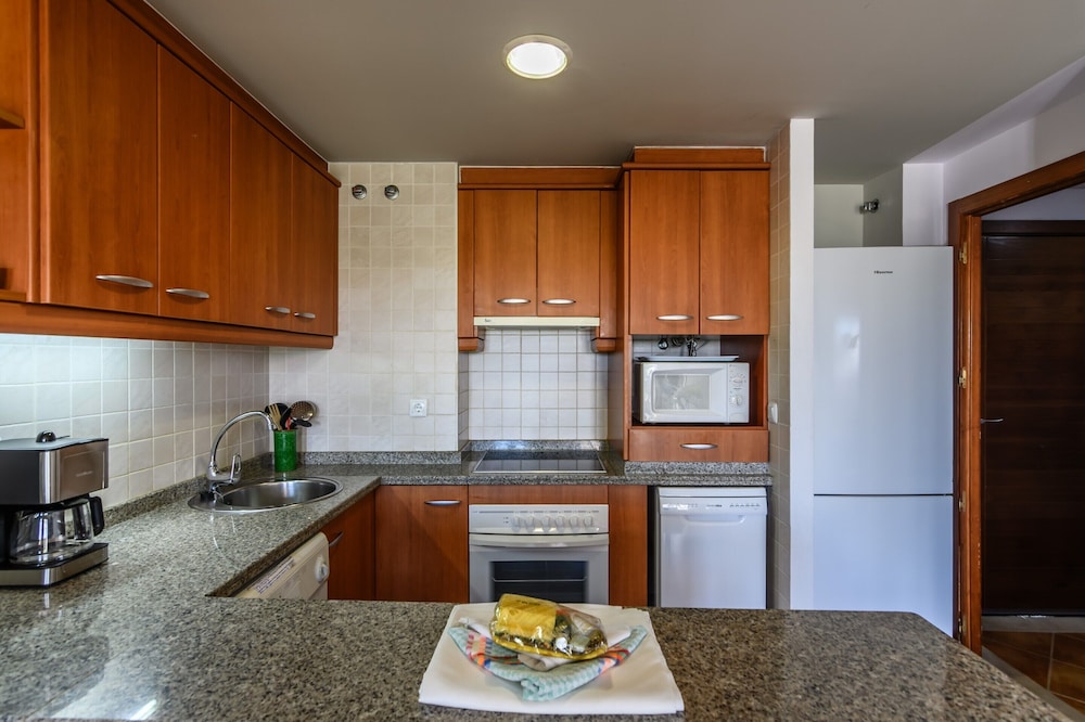 Ideal Apartment With Golf Course Views