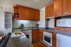 Ideal Apartment With Golf Course Views