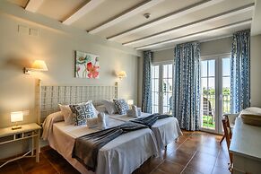 Ideal Apartment With Golf Course Views
