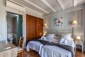 Ideal Apartment With Golf Course Views