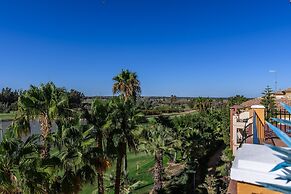 Ideal Apartment With Golf Course Views