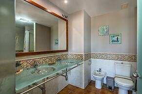 Ideal Apartment With Golf Course Views