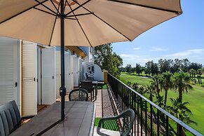 Ideal Apartment With Golf Course Views