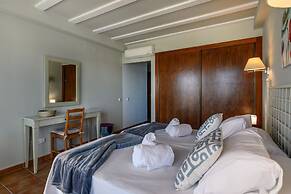 Ideal Apartment With Golf Course Views