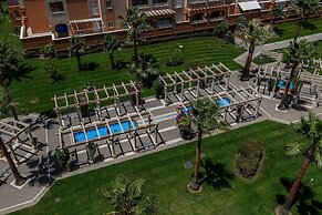 Seafront Oasis With Pool, Garden