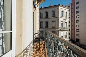Dify Joli - Place des Brotteaux