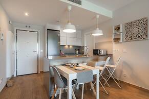 Apartment With Resort Amenities