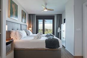 Apartment With Resort Amenities