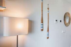 Apartment With Resort Amenities