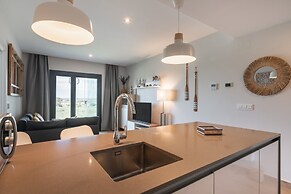 Apartment With Resort Amenities
