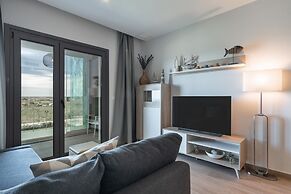 Apartment With Resort Amenities