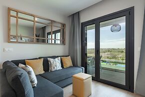 Apartment With Resort Amenities
