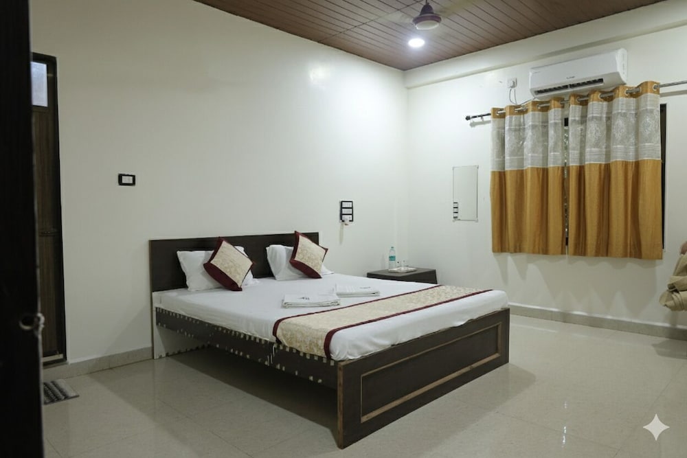 Sidhivinayak Resort Devbag Sangam Beach