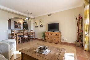 3-bedroom Apartment With Pool