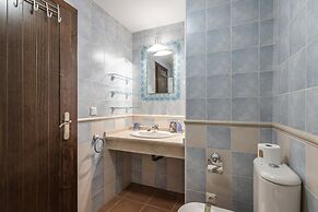 3-bedroom Apartment With Pool
