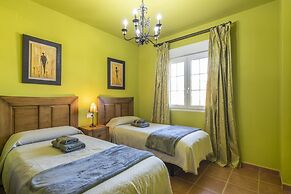 3-bedroom Apartment With Pool