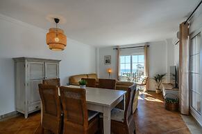 Beachfront Family Comfort Apartment