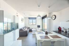 Bright Home 50m From the Sea