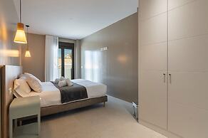 Duplex Townhouse With Balcony