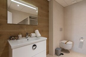 Duplex Townhouse With Balcony