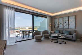 Duplex Townhouse With Balcony