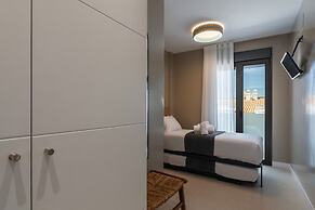 Duplex Townhouse With Balcony