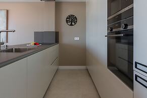 Duplex Townhouse With Balcony