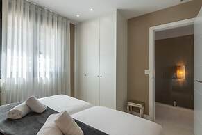 Duplex Townhouse With Balcony