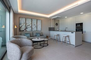 Duplex Townhouse With Balcony