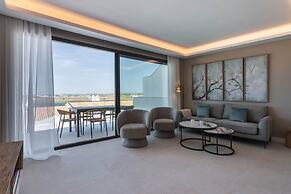 Duplex Townhouse With Balcony