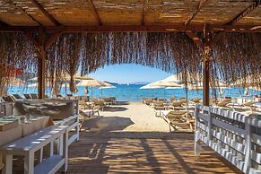 Halikarya Hotel & Restaurant Beach