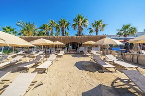 Halikarya Hotel & Restaurant Beach