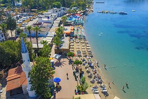 Halikarya Hotel & Restaurant Beach