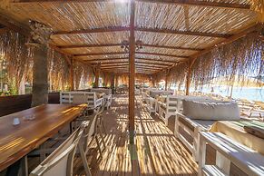 Halikarya Hotel & Restaurant Beach