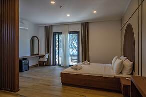 Halikarya Hotel & Restaurant Beach